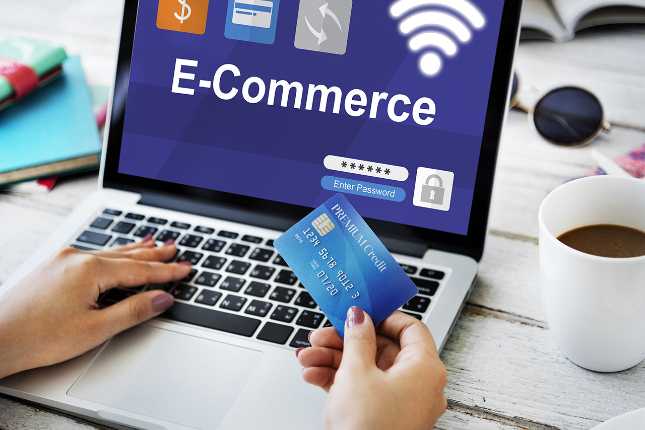 e-commerce, <a href='https://fr.freepik.com/photos/carte'>Carte photo créé par rawpixel.com - fr.freepik.com</a>